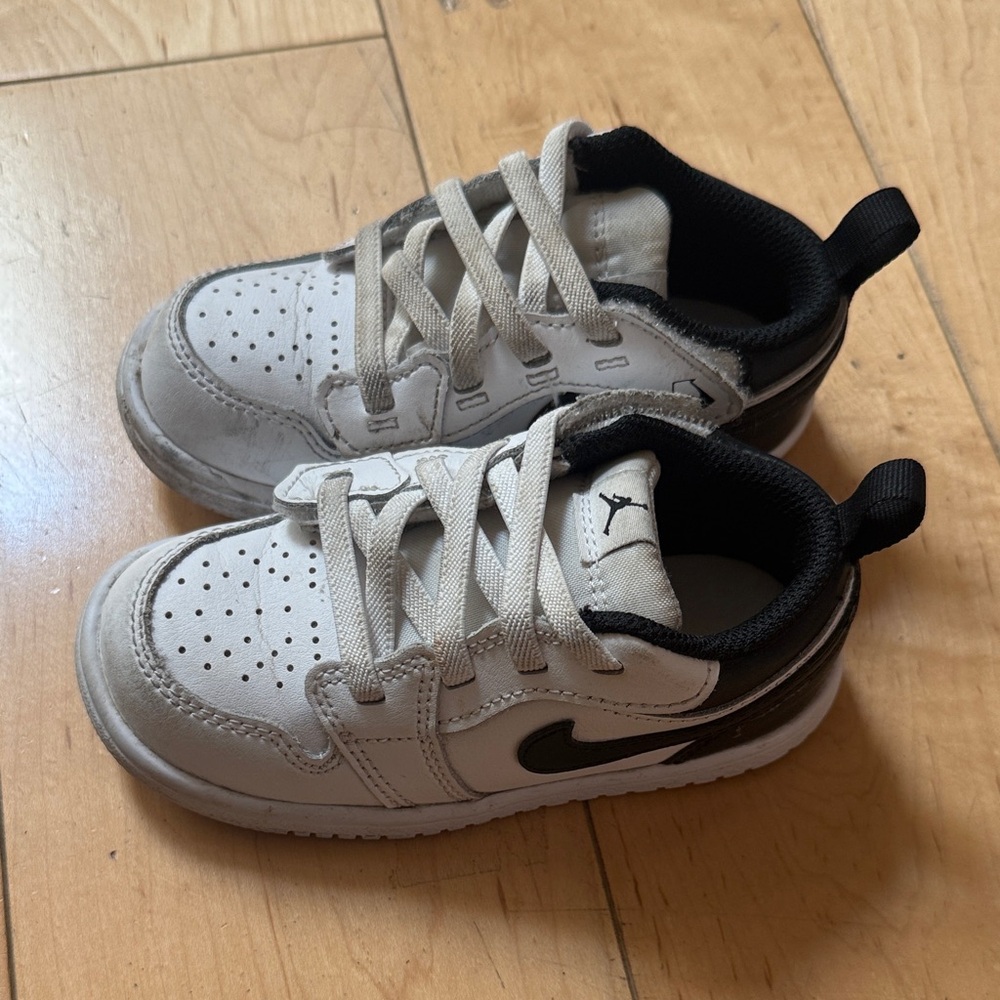 Nike Kids White and Black Sneakers